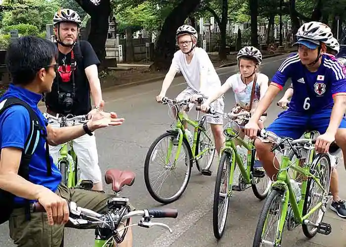 Family cycling tour of Tokyo