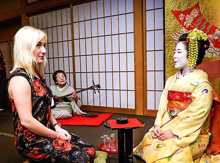 Bride enjoys Maiko experience in Kyoto during honeymoon trip to Japan