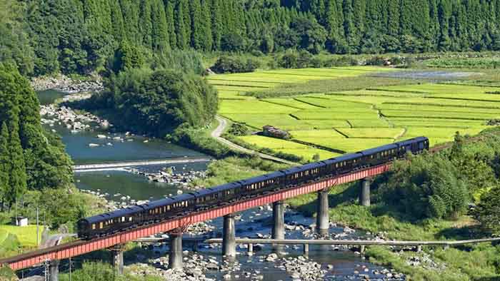 Seven Stars Luxury Train in Kyushi countryside