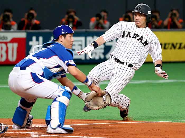 Tokyo Giants baseball player sliding into homeplate (The Japan Times)