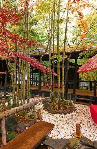 Takefue ryokan bamboo courtyard