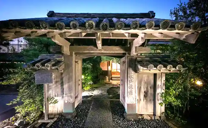 Ancient entry gate to Mizuno ryokan, Karatsu, Japan