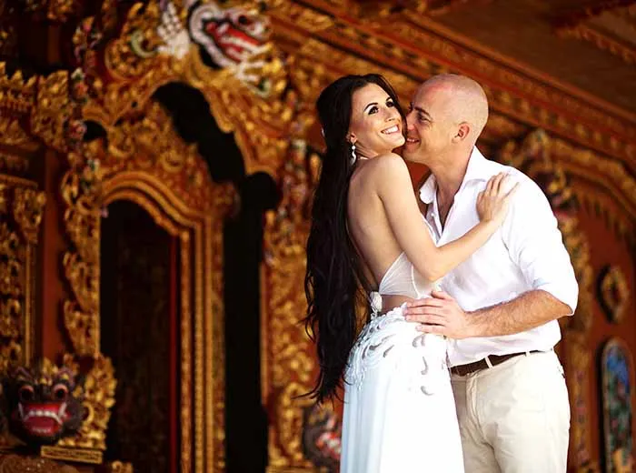 Couple posing for honeymoon photos at Thailand temple