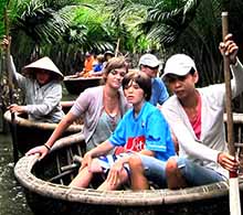 Family tour in Vietnam boating